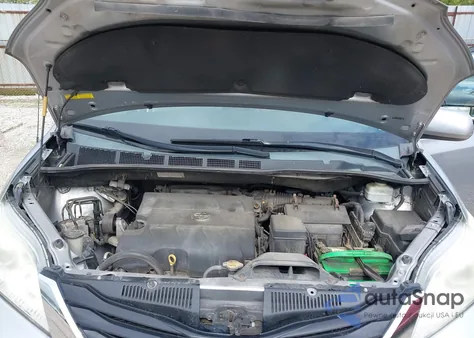 2013 Toyota Sienna Le V6 8 Passenger z USA, uszkodzony, nr VIN 5TDKK3DC5DS348078